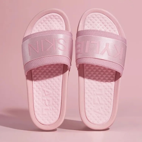 Kylie Skin x APL Slides - Picture 1 of 3